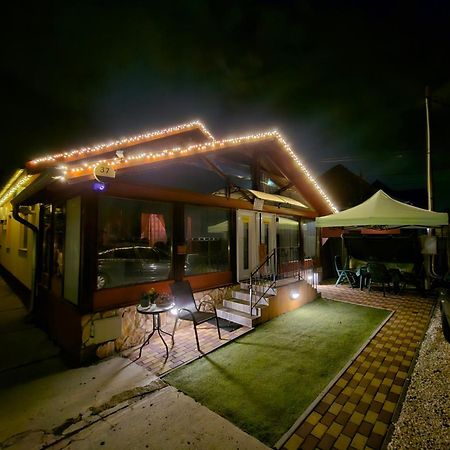 Family Friendly Gyal Apartment Exterior photo