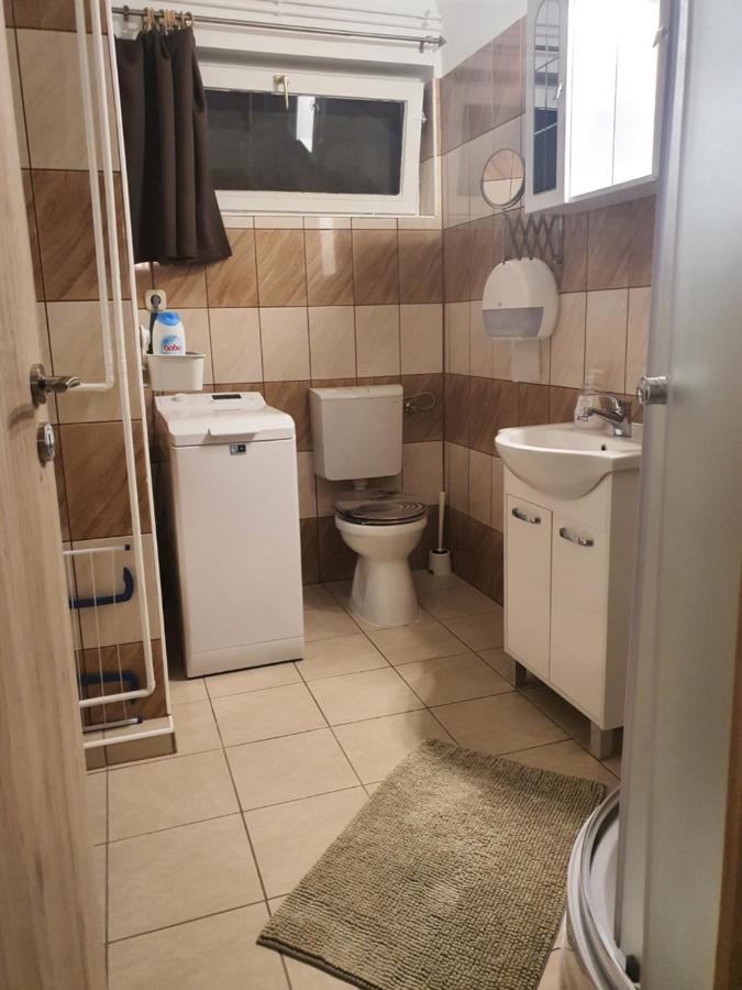 Family Friendly Gyal Apartment Exterior photo