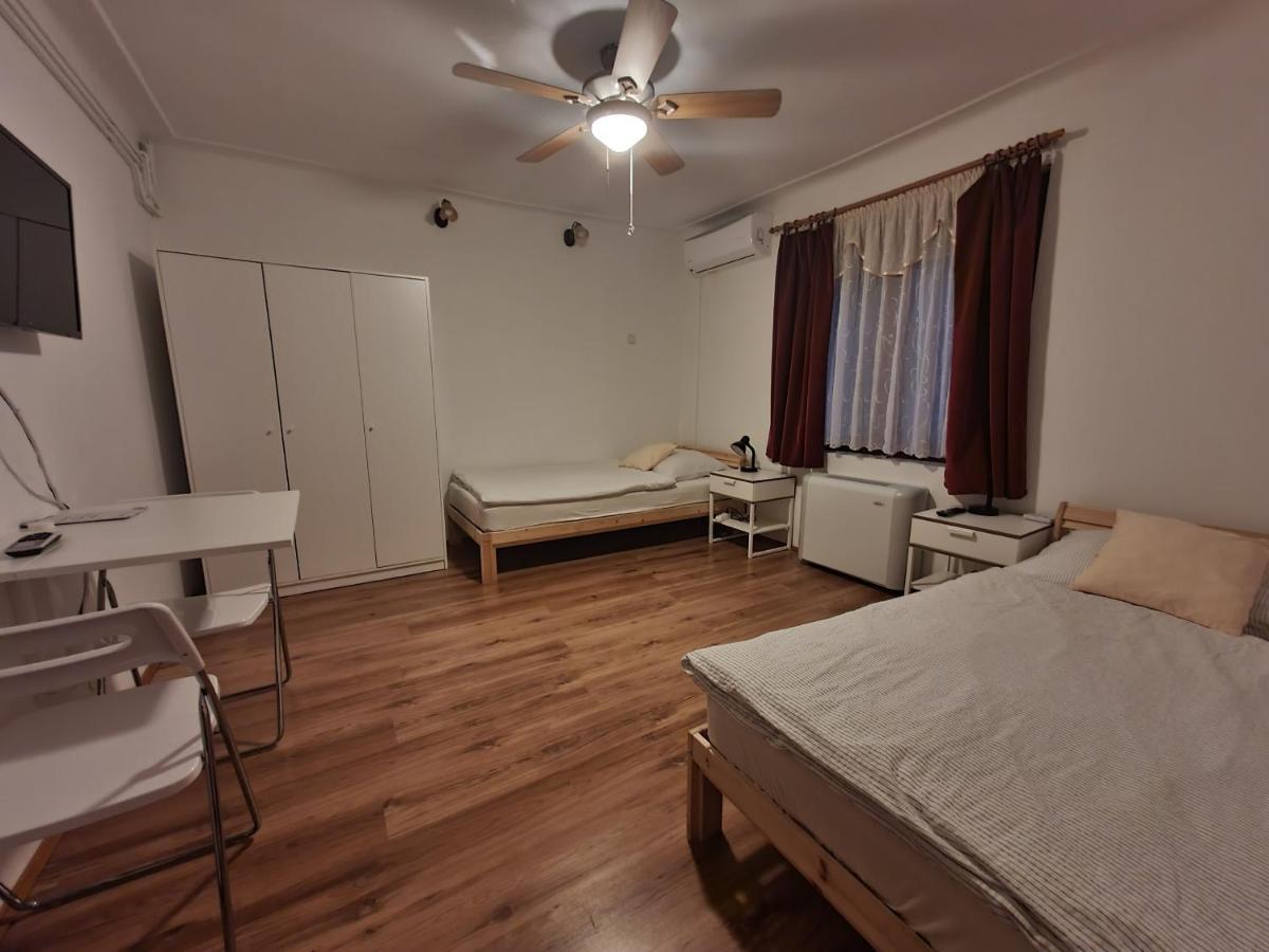 Family Friendly Gyal Apartment Exterior photo