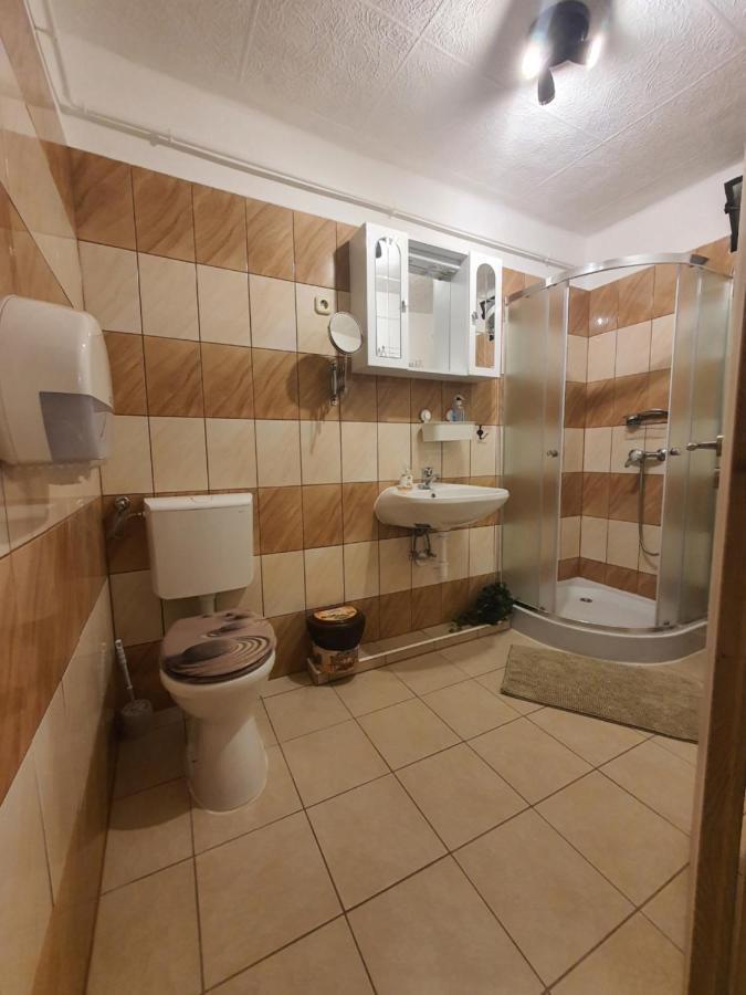 Family Friendly Gyal Apartment Exterior photo