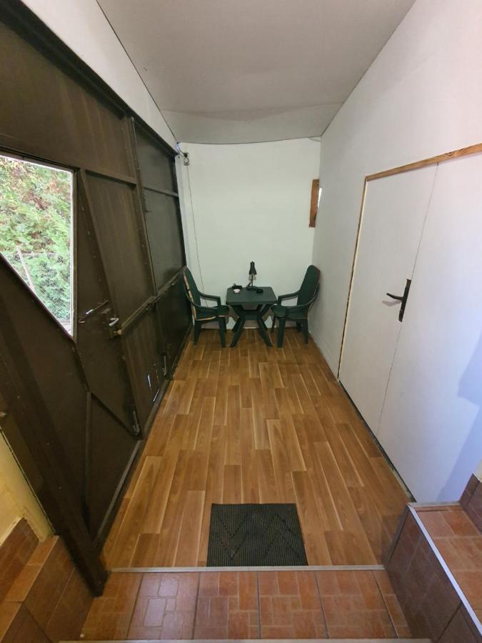 Family Friendly Gyal Apartment Exterior photo