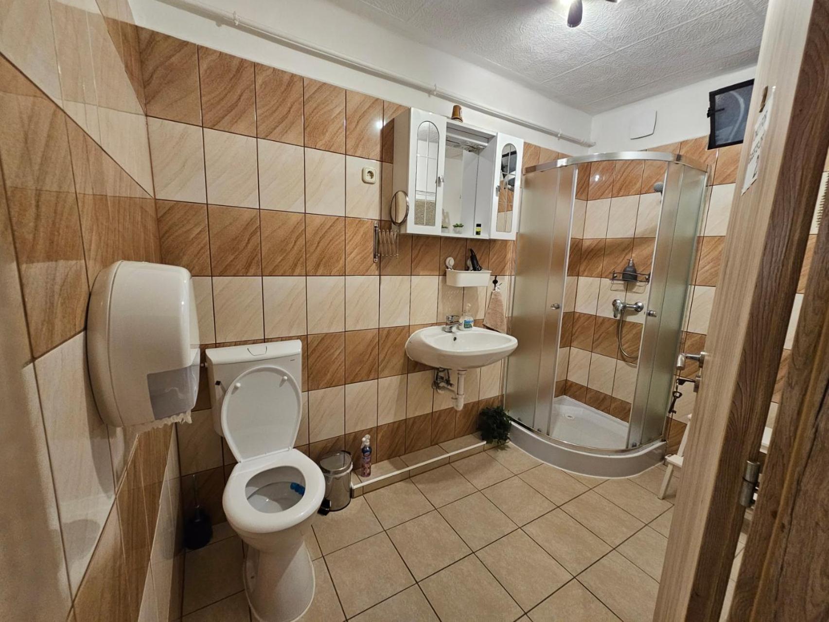 Family Friendly Gyal Apartment Exterior photo