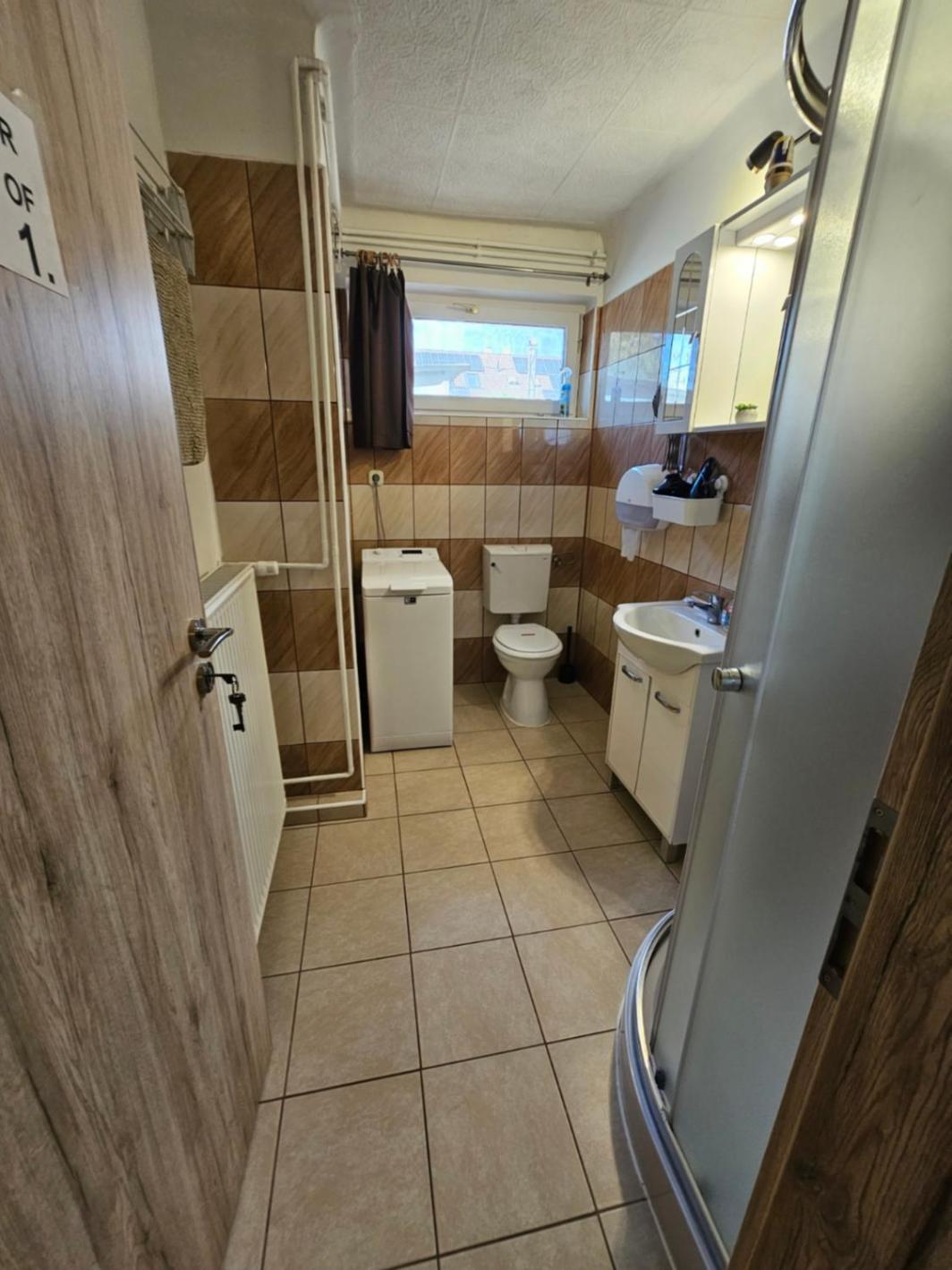 Family Friendly Gyal Apartment Exterior photo