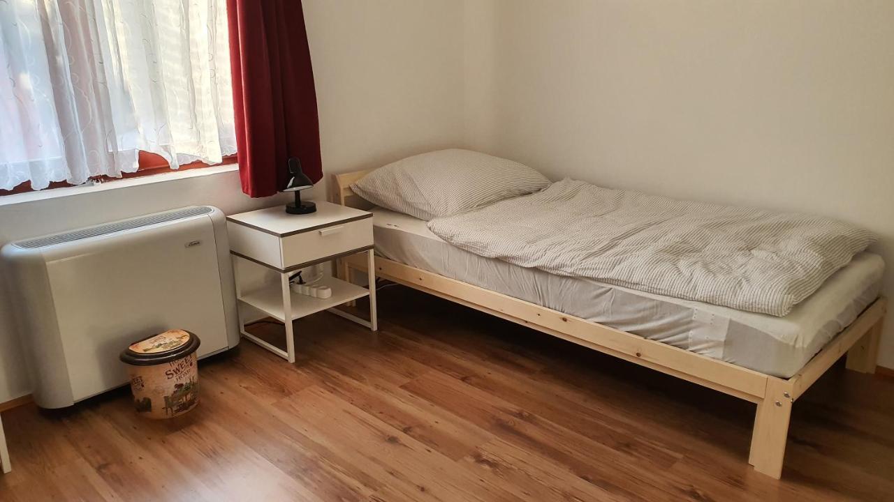 Family Friendly Gyal Apartment Exterior photo