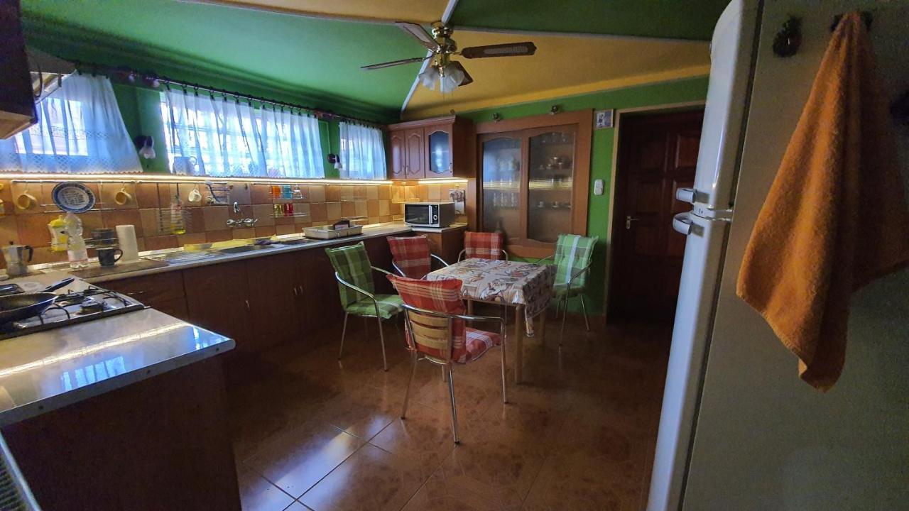 Family Friendly Gyal Apartment Exterior photo